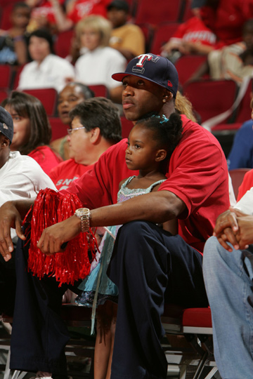 CBA综述：广东复仇广厦 辽宁力克上海 青岛大胜新疆 北京险胜同曦