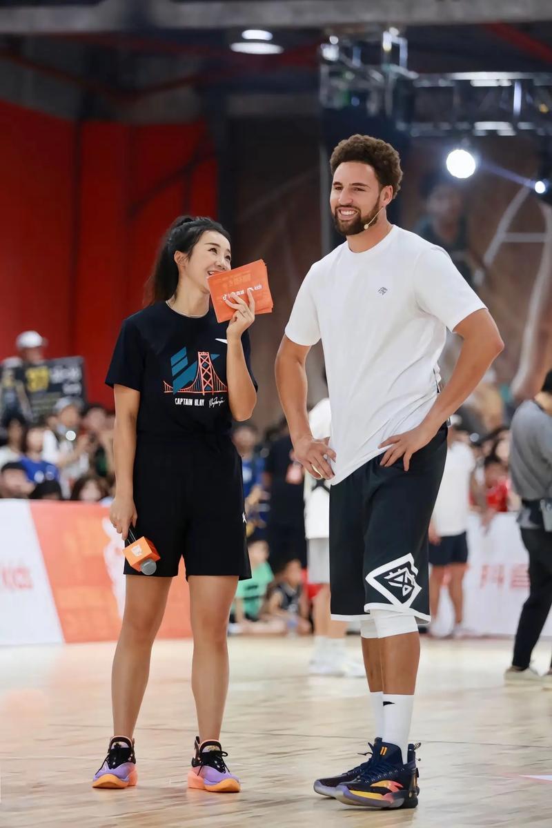 后者则像受 后者则像受